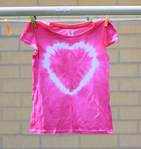 How to Tie Dye Heart Shape - the neon tea party