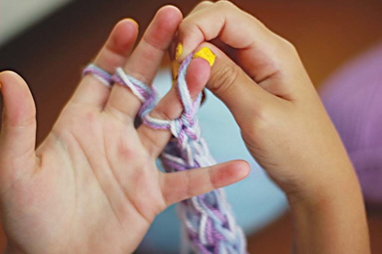 Craft: Finger Knitting - Peninsula Kids