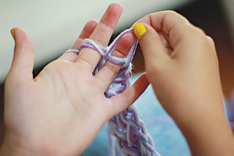 Craft: Finger Knitting - Peninsula Kids